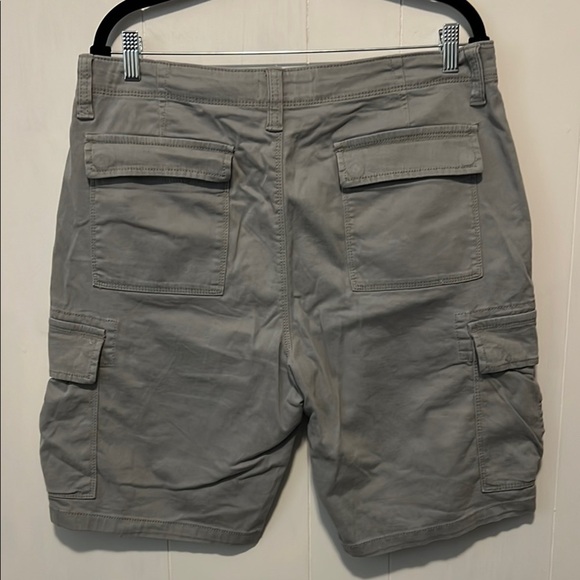 Wrangler Relaxed Fit Men's Gray Cargo Shorts - Picture 5 of 7